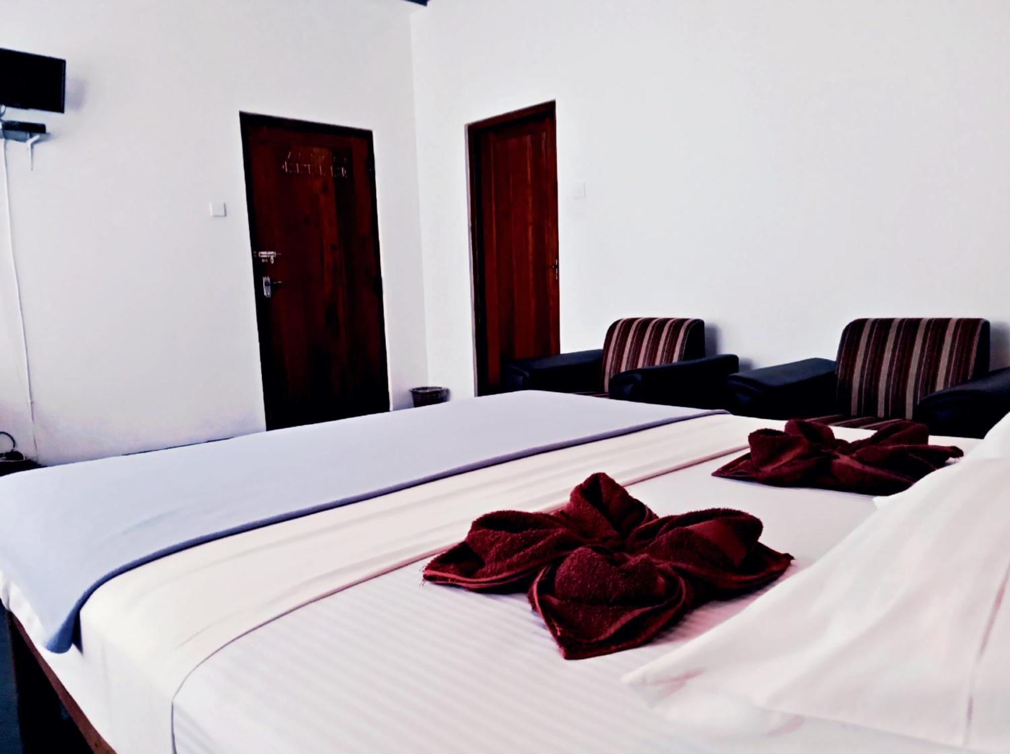 Monarch Ella Hotel Ngoại thất bức ảnh