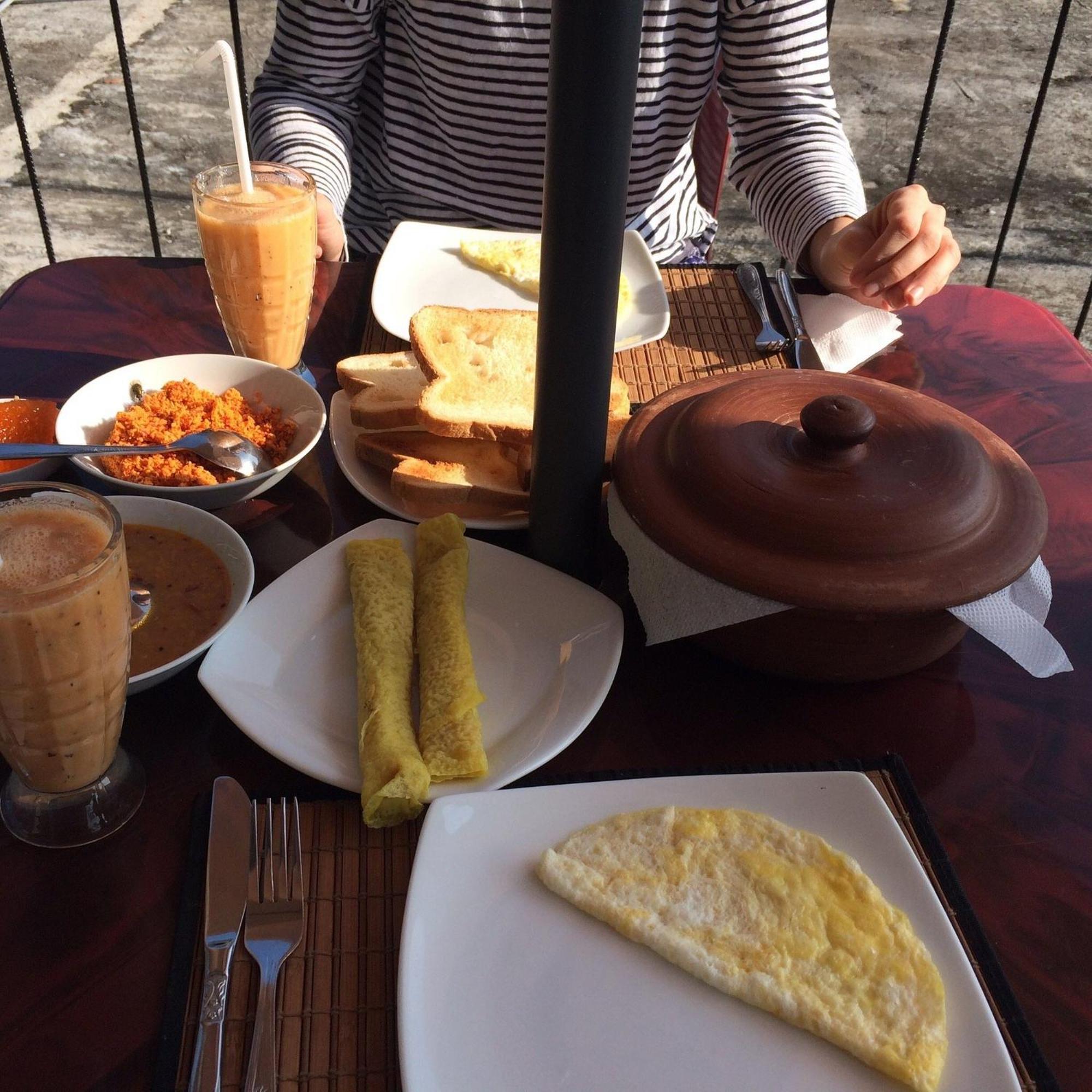 Monarch Ella Hotel Ngoại thất bức ảnh